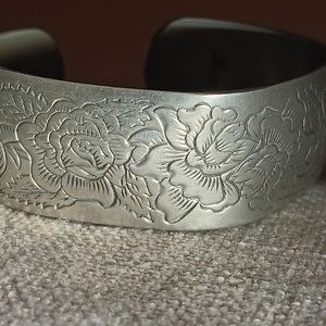 Pewter bracelet with Rose design
